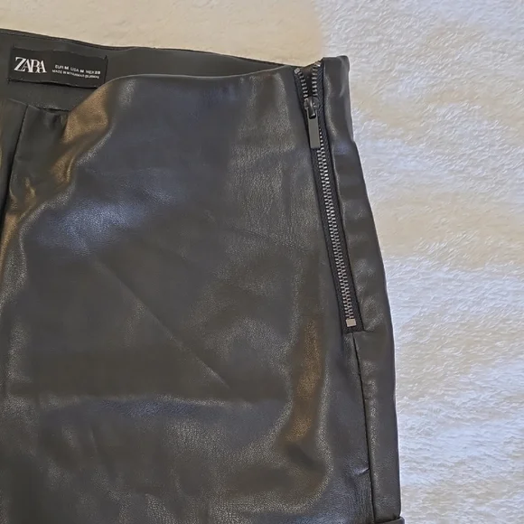 Zara Sleek Black Leather-Style Trousers - Picture 4 of 7